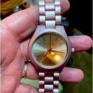 MK watch, gently used (2x) a brushed pink color